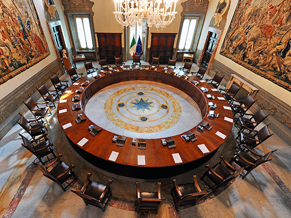 La sala del Consiglio dei Ministri a Palazzo Chigi